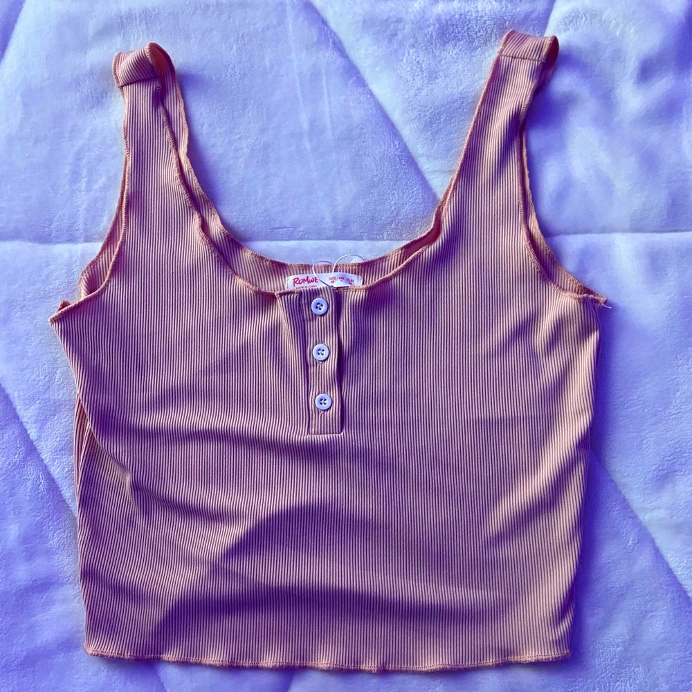 CROPPED HALF BUTTON TOP